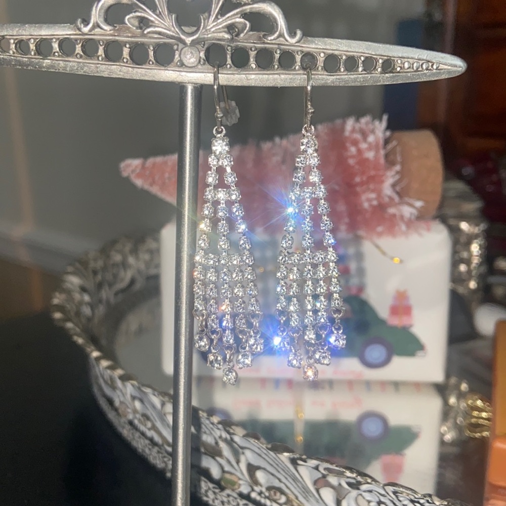 Synthetic diamond hanging earrings